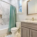 Apartment Stunning 4br-5br Near French Quarter Homes By Hosteeva