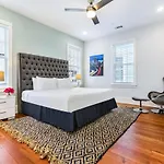 Apartment Stunning 4br-5br Near French Quarter Homes By Hosteeva *