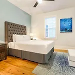 Apartment Stunning 4br-5br Near French Quarter Homes By Hosteeva *