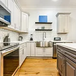 Apartment Stunning 4br-5br Near French Quarter Homes By Hosteeva *
