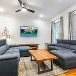 Apartment Stunning 4br-5br Near French Quarter Homes By Hosteeva