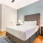 Stunning 4br-5br Near French Quarter Homes By Hosteeva Apartment *