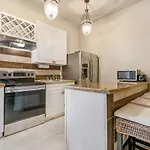 St Charles Spacious Condo In The Heart Of The City