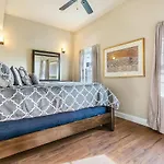 St Charles Spacious Condo In The Heart Of The City