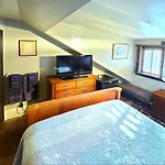 Lions Inn Bed & Breakfast