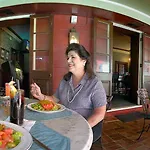 Le Richelieu In The French Quarter