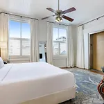 City View With Private Rooftop Apartment *