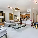 Apartment City View With Private Rooftop *