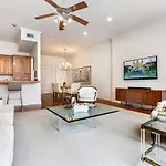 City View With Private Rooftop Apartment *