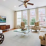 City View With Private Rooftop Apartment *