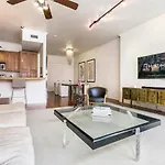 City View With Private Rooftop Apartment *