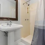 Comfortable Rooms Near All Nola Hot Spots