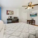 Comfortable Rooms Near All Nola Hot Spots Apartment *