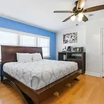 Apartment Comfortable Rooms Near All Nola Hot Spots *