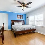 Apartment Comfortable Rooms Near All Nola Hot Spots *