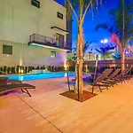 Holiday home Amazing New Construction With Balconies