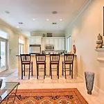 Adorable New Orleans Home About 6 Mi To Uptown!