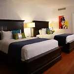 Royal Frenchmen And Bar Hotel 4*