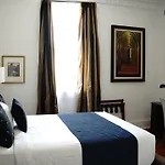 Royal Frenchmen And Bar Hotel