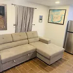 Vintage Uptown Hidden Gem, Walk To Everything New Renovation!