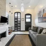 Sleep 10 Next To Superdome And Downtown