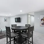 Luxury Spacious Uptown 2 Bedroom In Historic Area