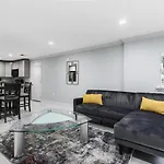 Luxury Spacious Uptown 2 Bedroom In Historic Area