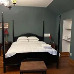 Oakview Bed & Breakfast 4*
