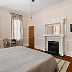 Gorgeous Garden District Apt Steps To St Charles