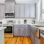 Spacious 5br Urban Retreat W Balcony & Pool New Orleans