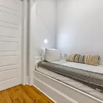 Spacious 5br Urban Retreat W Balcony & Pool Apartment New Orleans