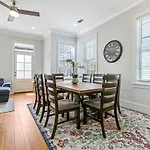Spacious 5br Urban Retreat W Balcony & Pool Apartment