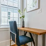 Spacious 5br Urban Retreat W Balcony & Pool Apartment New Orleans