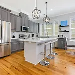 Apartment Spacious 5br Urban Retreat W Balcony & Pool New Orleans