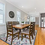 Spacious 5br Urban Retreat W Balcony & Pool Apartment New Orleans