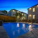 Apartment Spacious 5br Urban Retreat W Balcony & Pool *