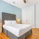 Spacious 5br Urban Retreat W Balcony & Pool Apartment New Orleans