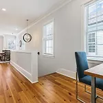 Spacious 5br Urban Retreat W Balcony & Pool New Orleans