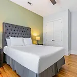 Apartment Spacious 5br Urban Retreat W Balcony & Pool New Orleans
