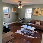 Apartment 2 Blocks From French Quarters *
