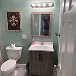 2 Blocks From French Quarters Apartment