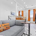 Sophisticated Salcedo Mid-City Living Balcony