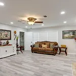 Elegant New Orleans Escape With Furnished Porch!