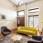 Chuck's Place Aparthotel