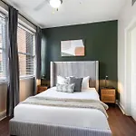 Spacious Modern Near French Quarter
