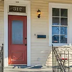 Spacious Centrally Located Apartment *