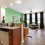 Spacious Modern Near French Quarter *