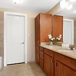 Spacious Modern Near French Quarter