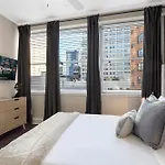 Spacious Modern Near French Quarter Apartment *