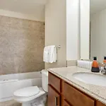 Spacious Modern Near French Quarter Apartment